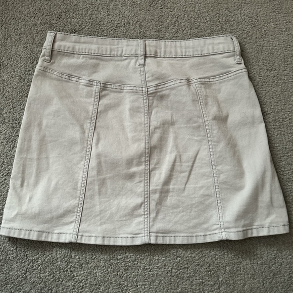 Guess Mini Skirt size Small - Picture 2 of 3
